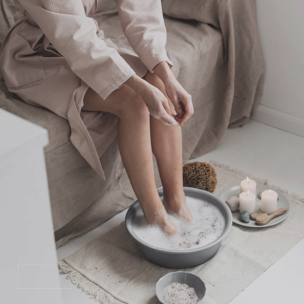 Fußbad als Vorbereitung der Fußreflexzonenmassage